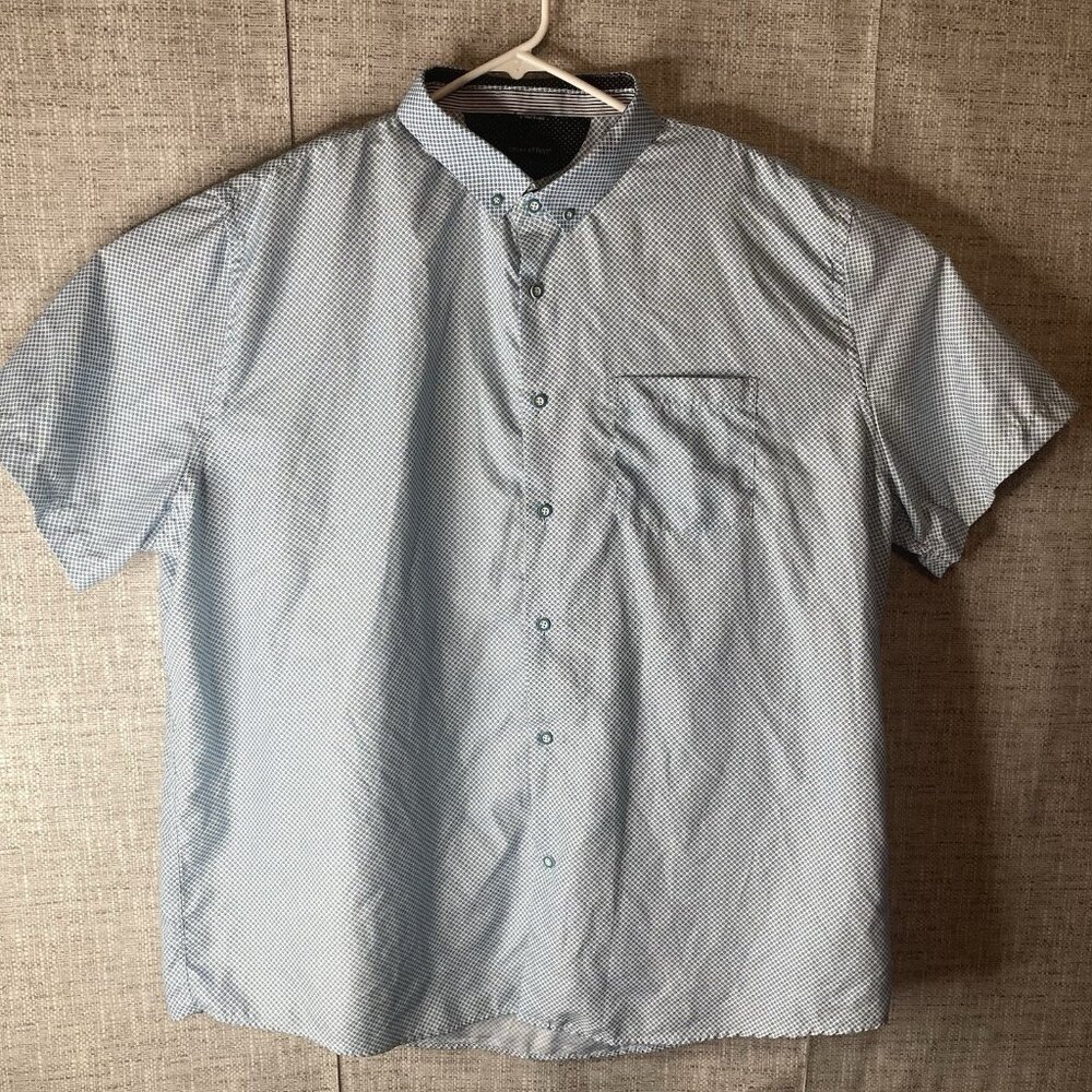 Interaffair Mens Button-Down Shirt Light Blue and White Size 3XL. Polyester